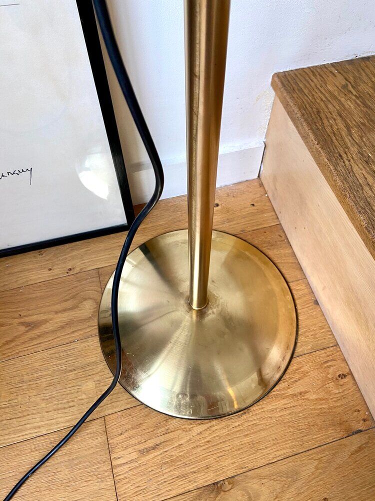 Gold metal flower lamppost
