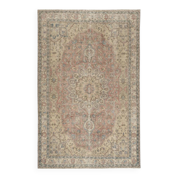 Vintage Turkish Area Rug. Hand-knotted Wool Carpet with Medallion Design