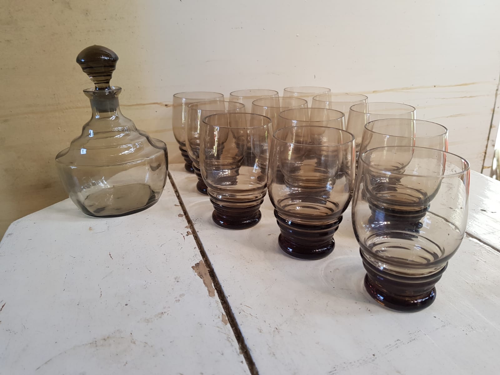Old deco carafe art service & 12 smoked glass glasses vintage table art