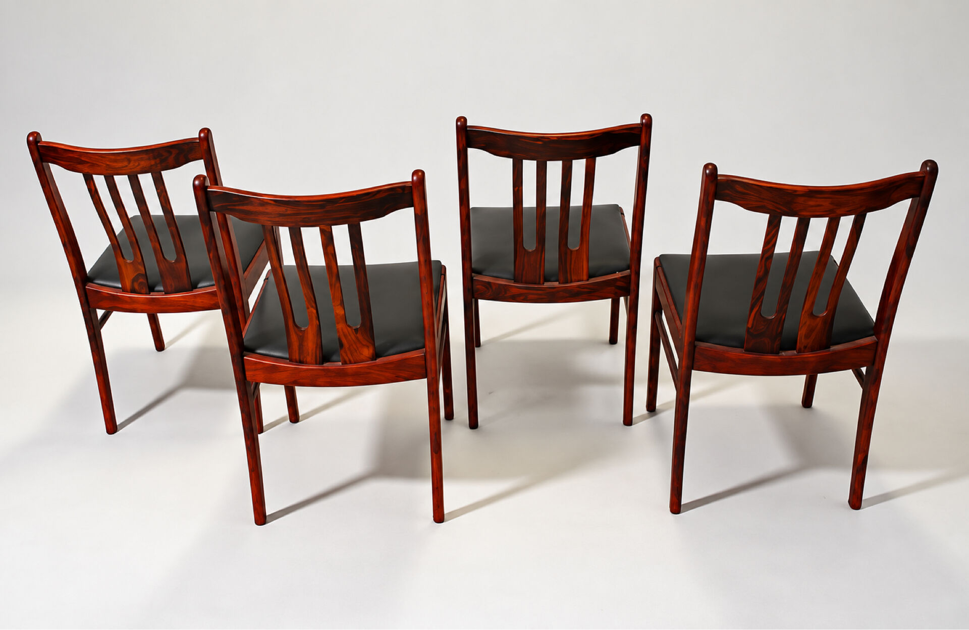 4 rosewood chairs from the 1960s in Scandinavian design.