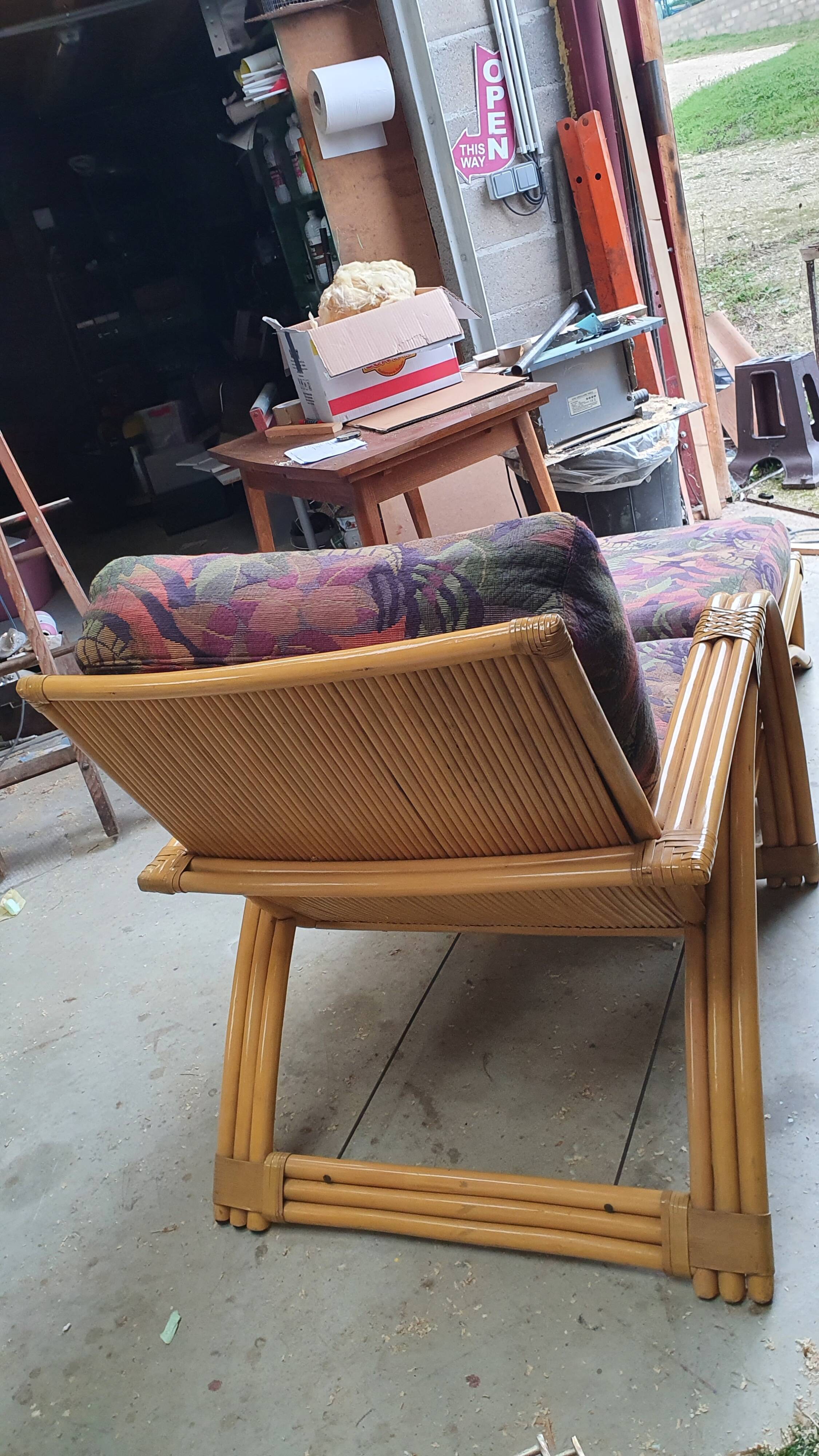 Resting rattan chair - rests feet