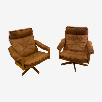 Pair of rotating chairs