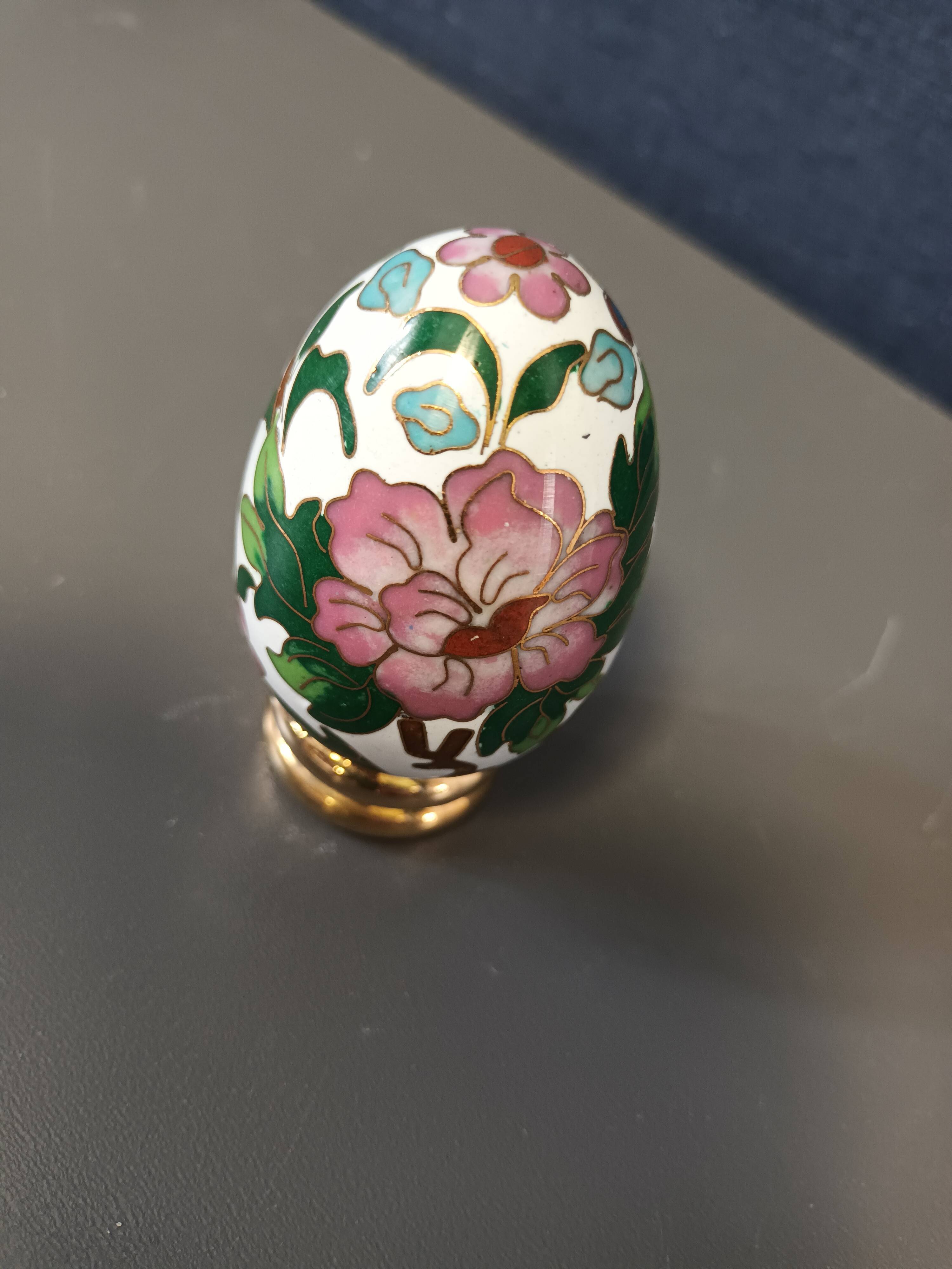 Decorative cloisonné egg