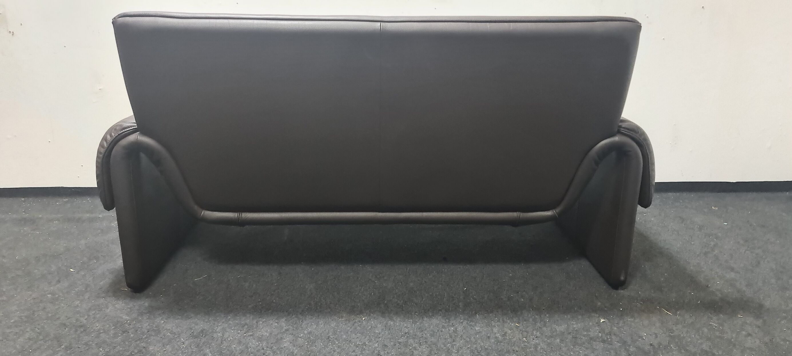 Vintage Swiss 2 seater leather sofa by De Sede model DS 2011