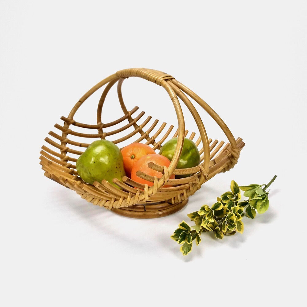 Stylized rattan fruit cup