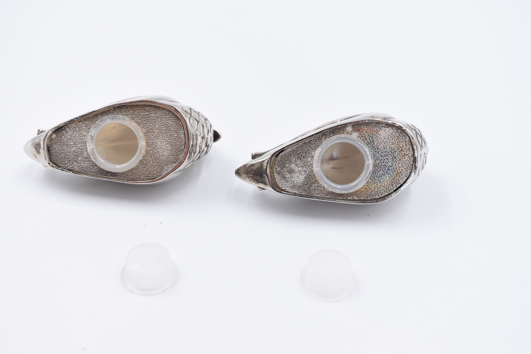 Salt and pepper salt pepper metal silvery in the form of duck art deco style