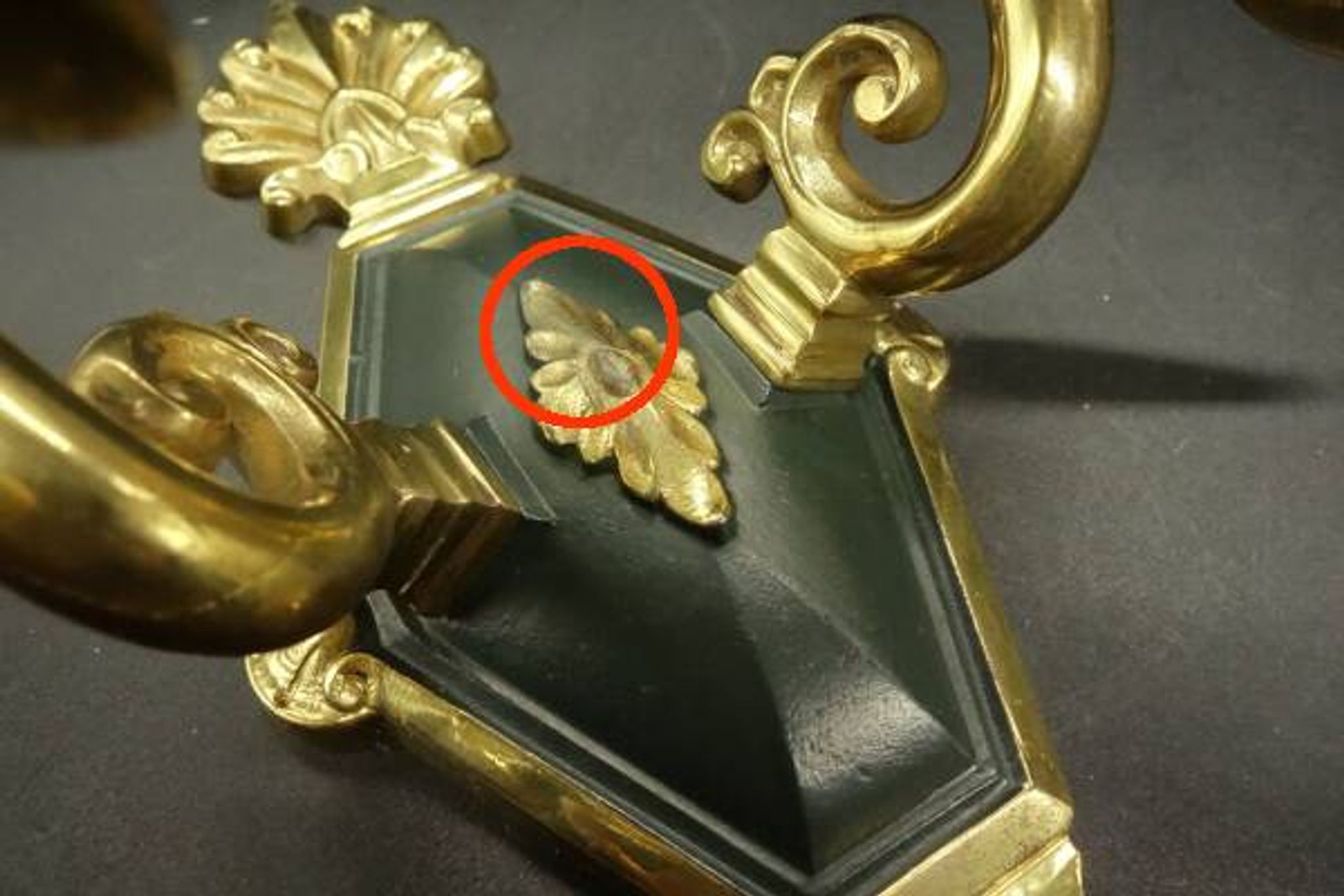 Pair of Empire style wall sconces with swans by Petitot - bronze & green patina