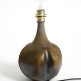 Très belle lampe de table en céramique des années 1960 avec abat-jour en tissu d'origine.