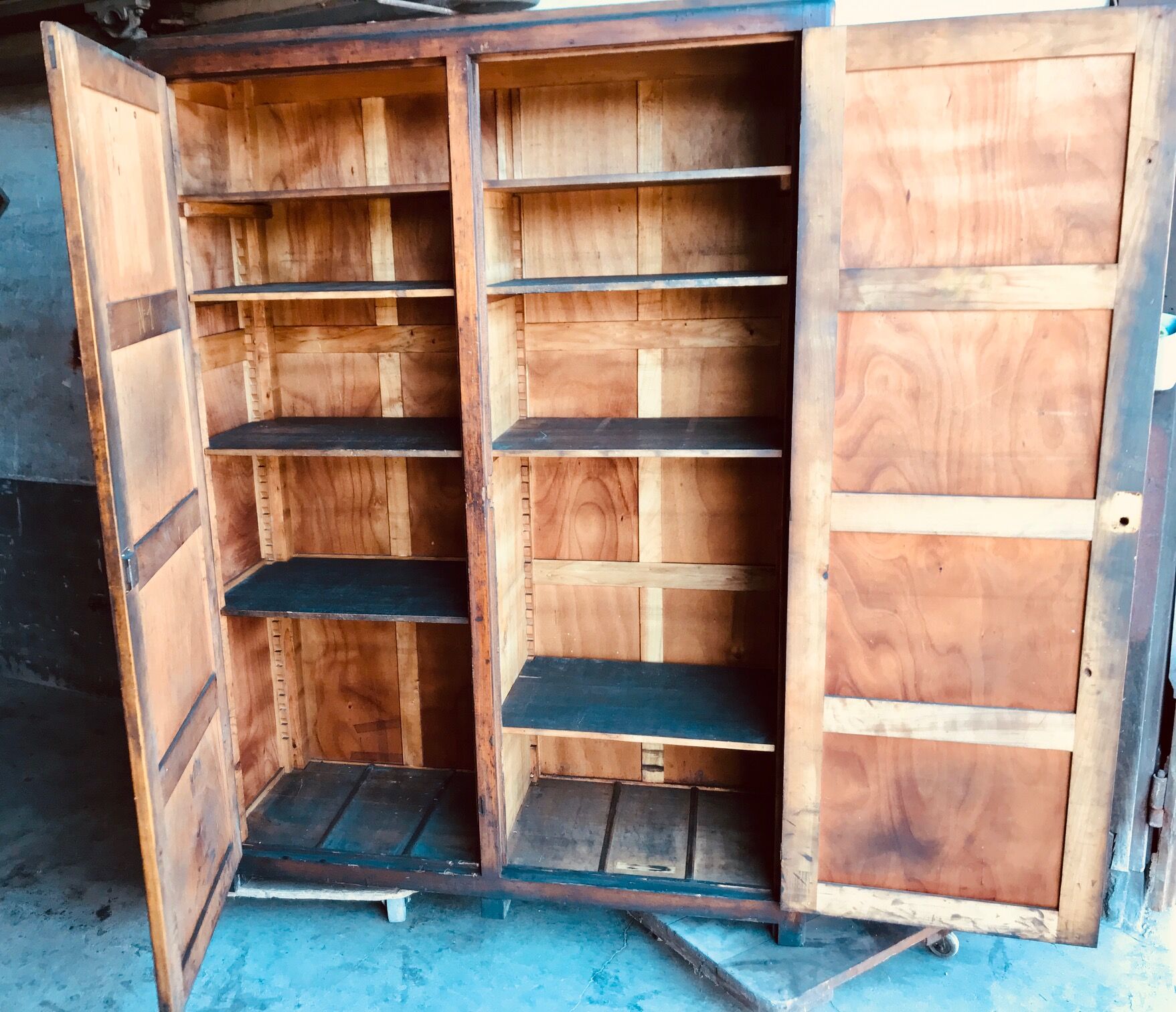 Workshop cabinet
