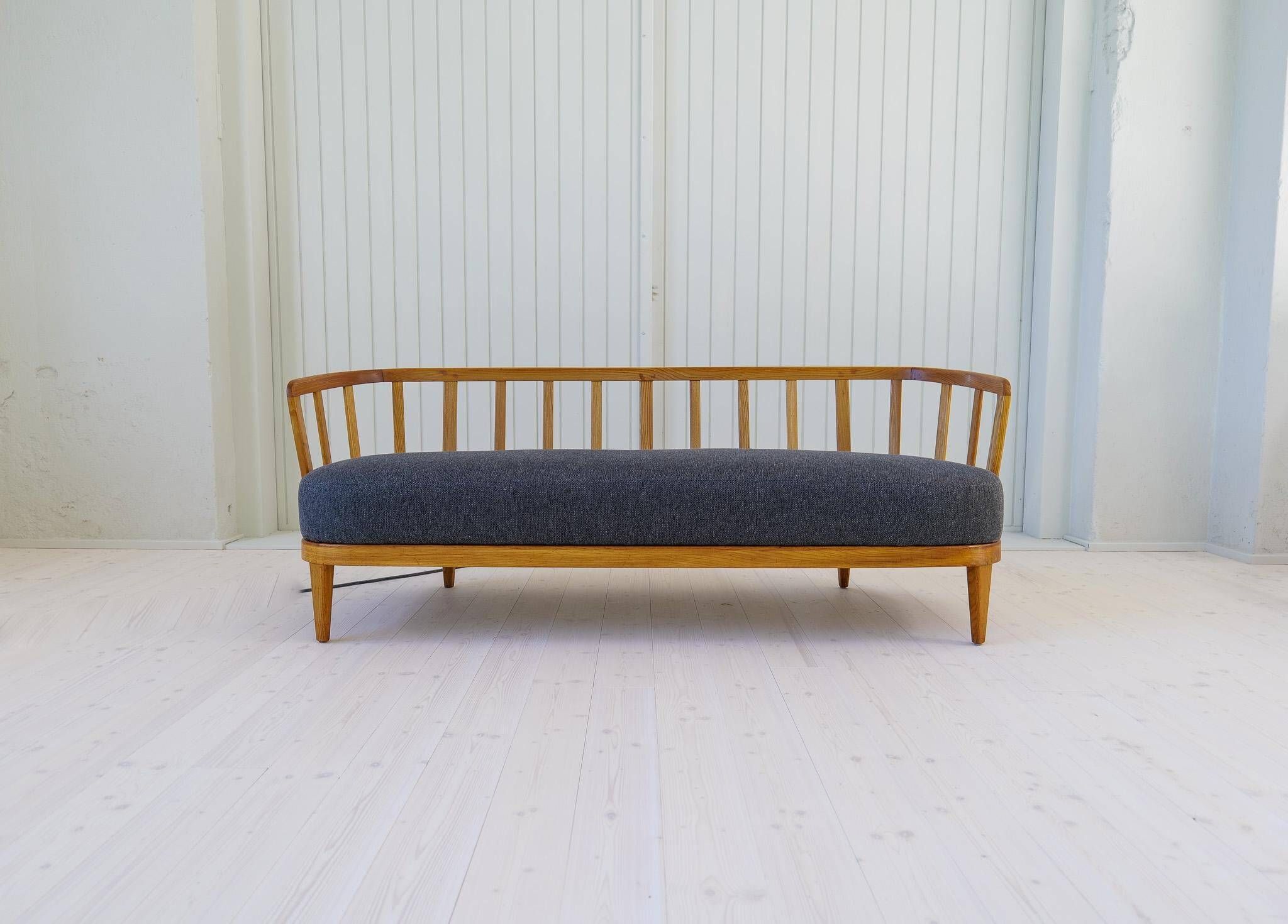 Mid-Century Modern Sculptural Canapé Model "Värend" Carl Malmsten, 1942