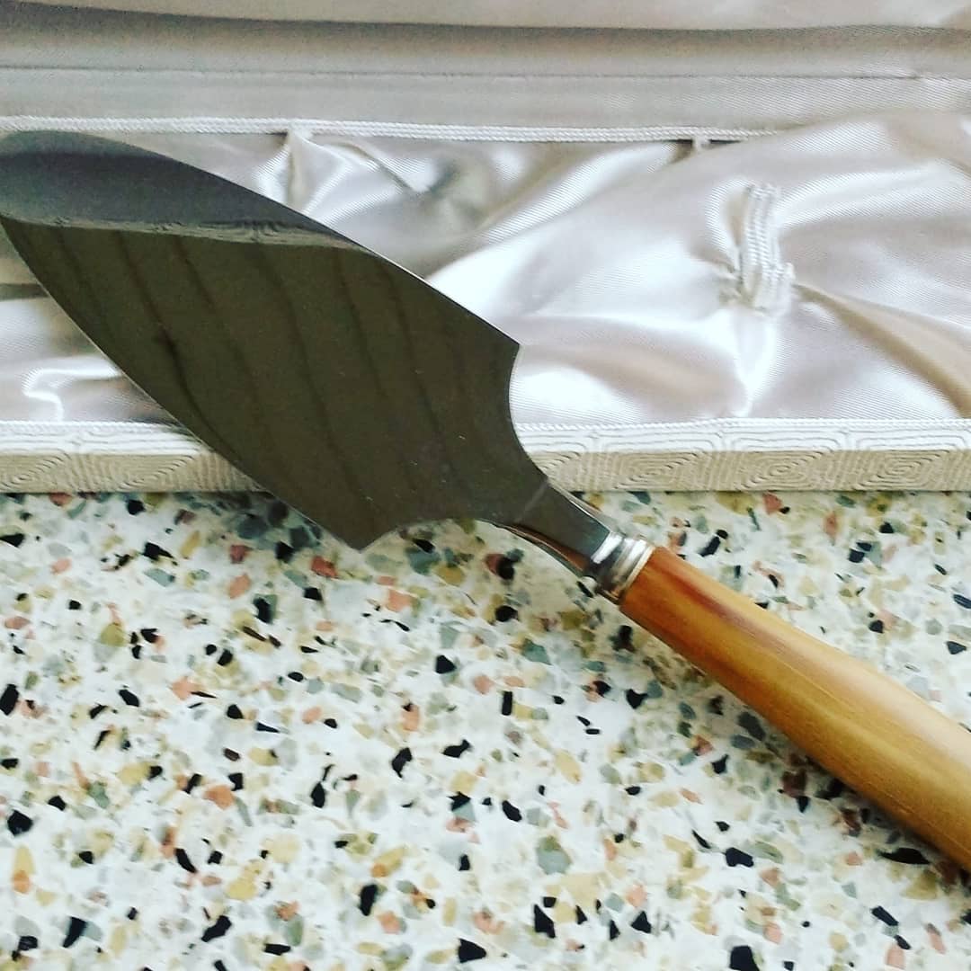 Vintage cake shovel