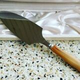 Vintage cake shovel