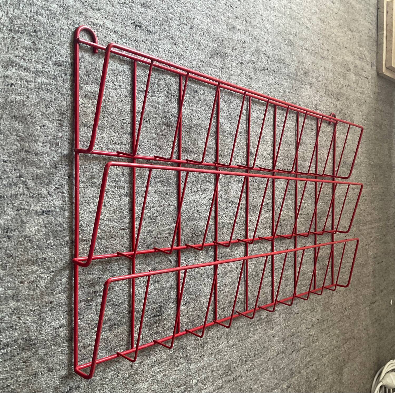 Vintage 80s wall-mounted magazine/vinyl holder