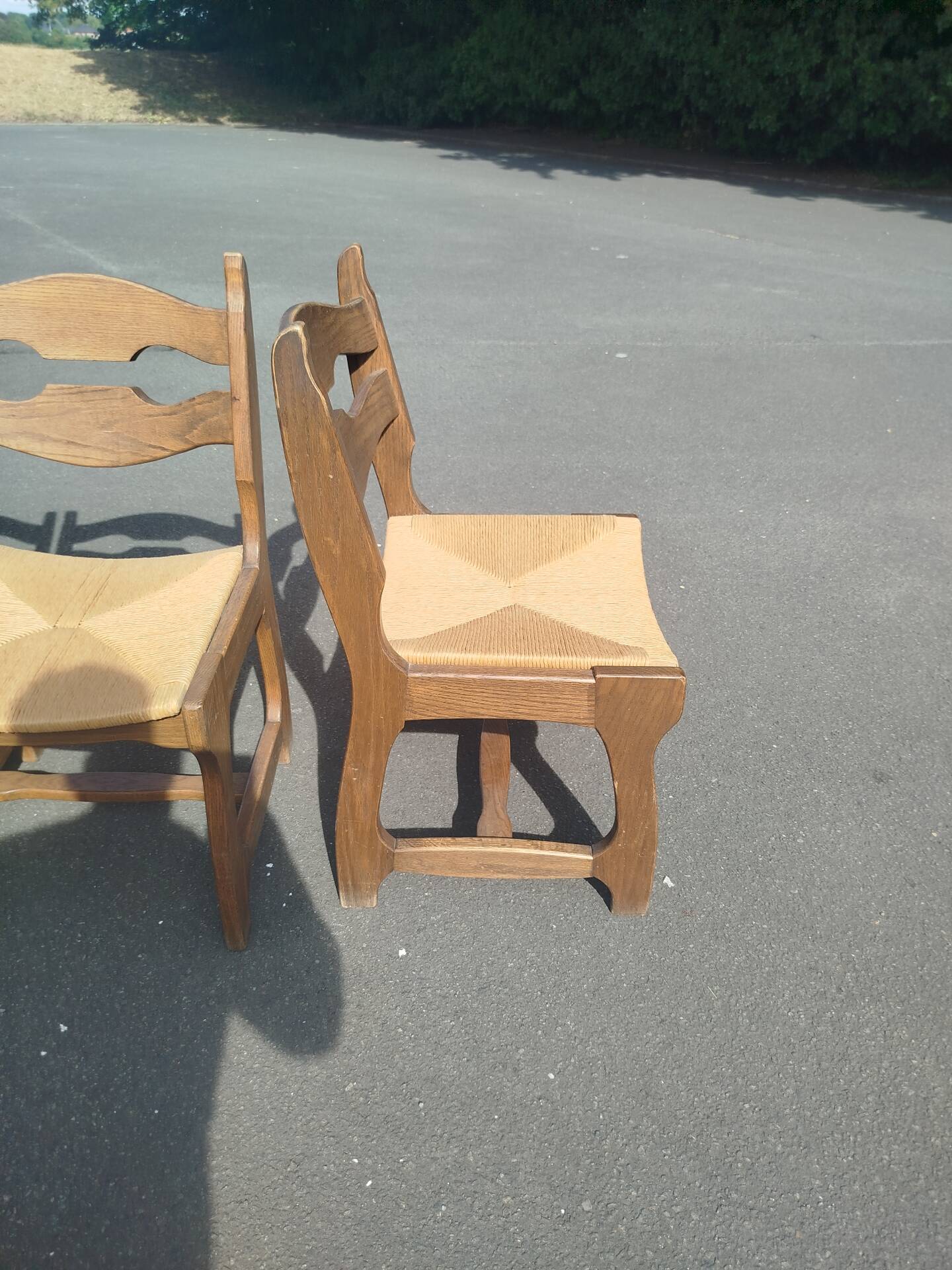 Set of 4 solid oak chairs with straw, in the style of Guillerm.