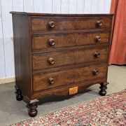 Victorian English commode from the 19th century in mahogany.