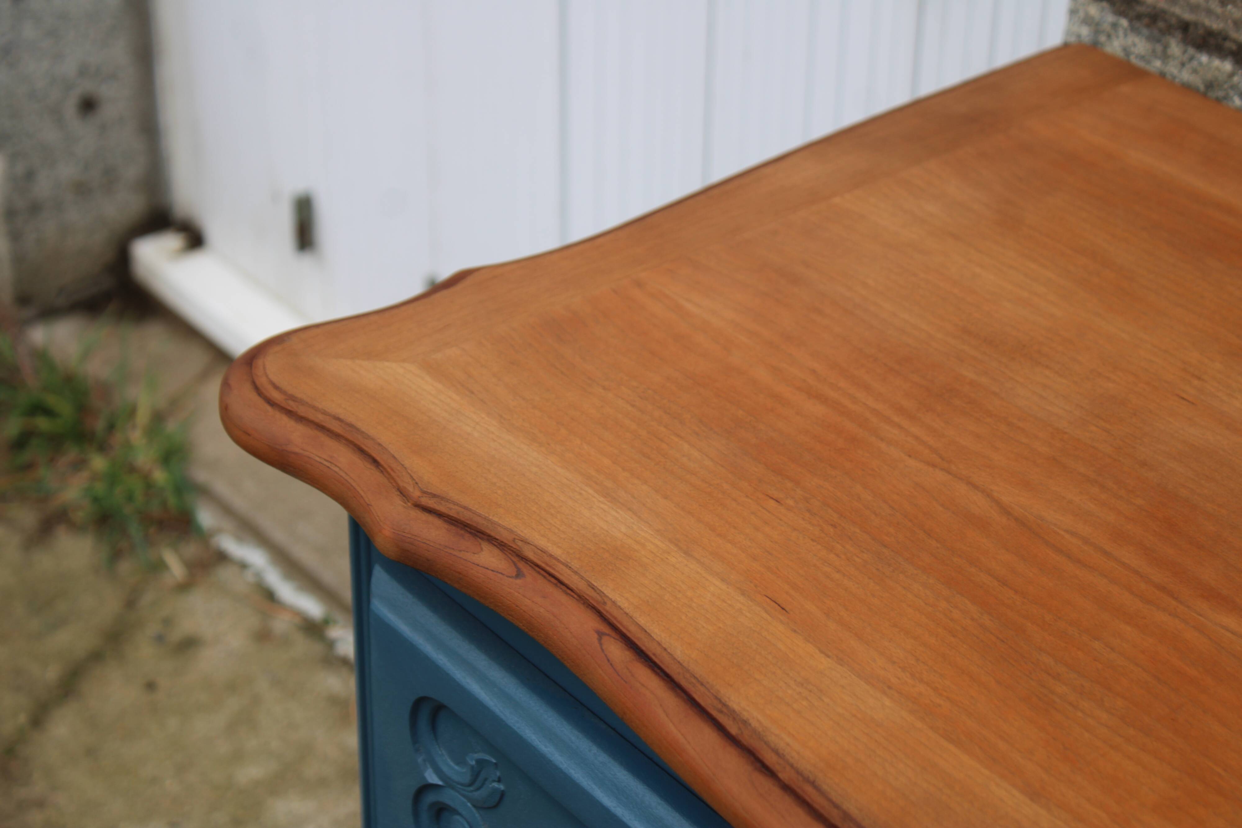 Commode ancienne rénovée bleu – plateau bois – 3 tiroirs