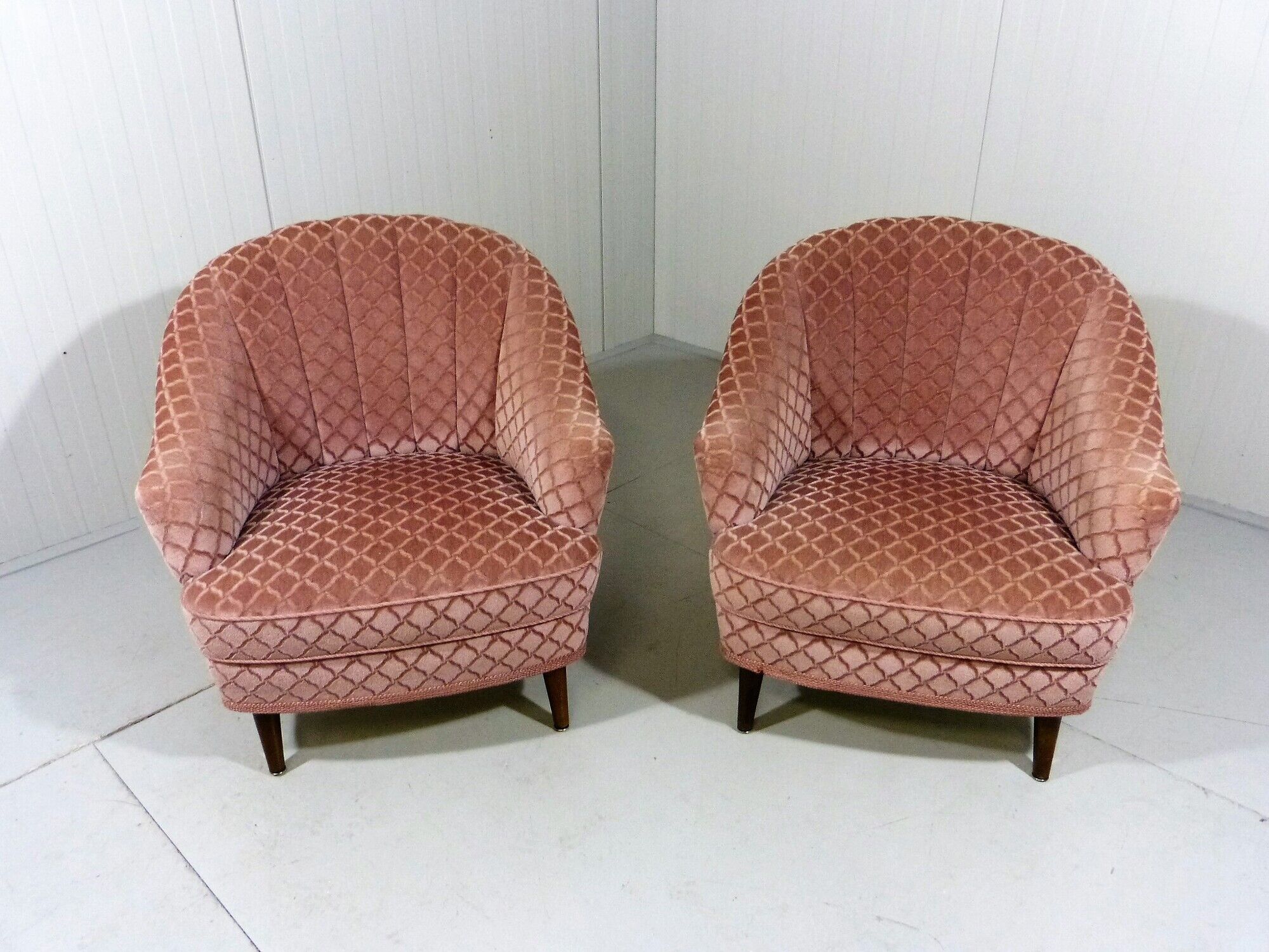 Ensemble de 2 fauteuils club en velours rose années 1950