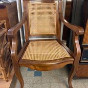 Fauteuil de barbier style Louis Philippe en hêtre assise et dossier en cannage