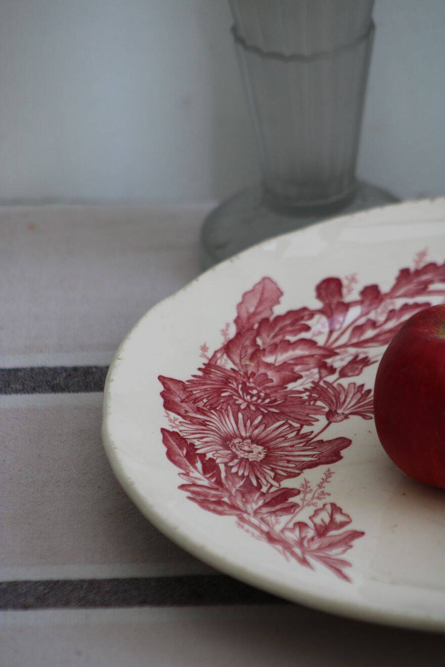 Ceramic serving dish made of ironstone