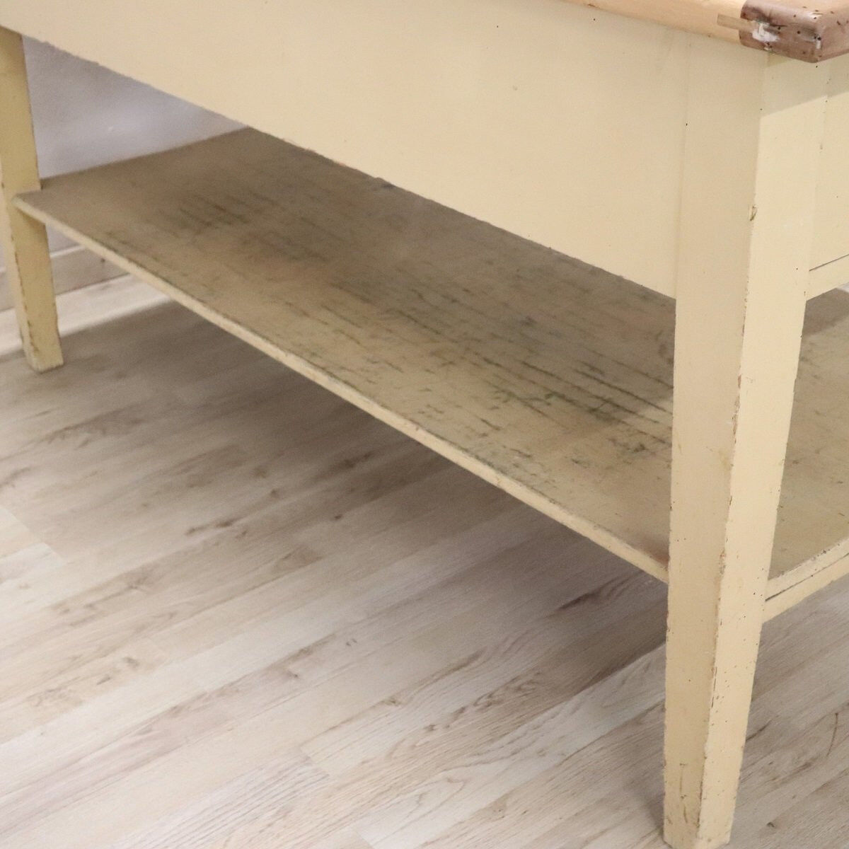 Worktable In Cream Lacquered Poplar Wood, Italy Late 19th Century