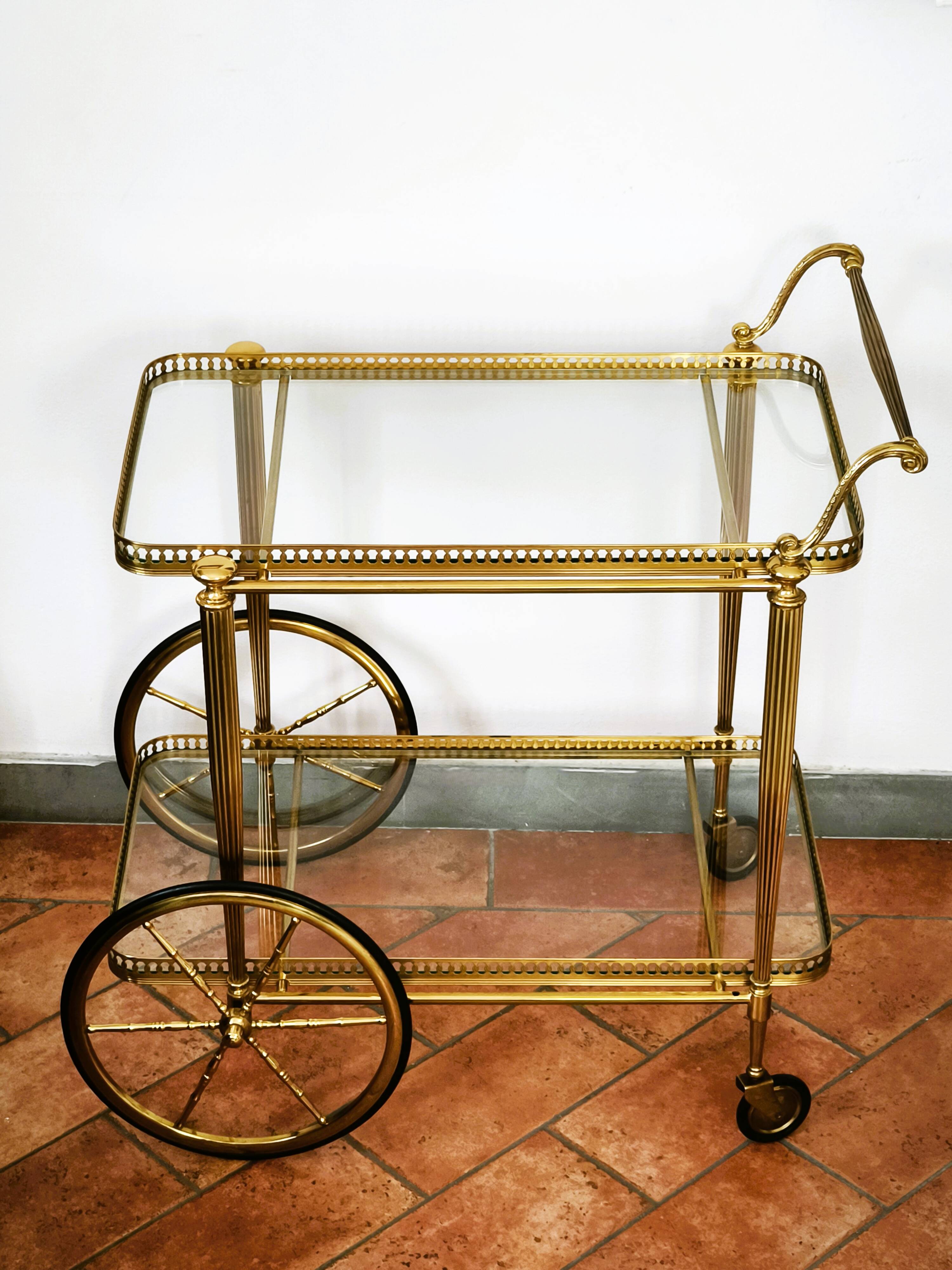Rolling bar cart in brass and glass, mid-century, Italy