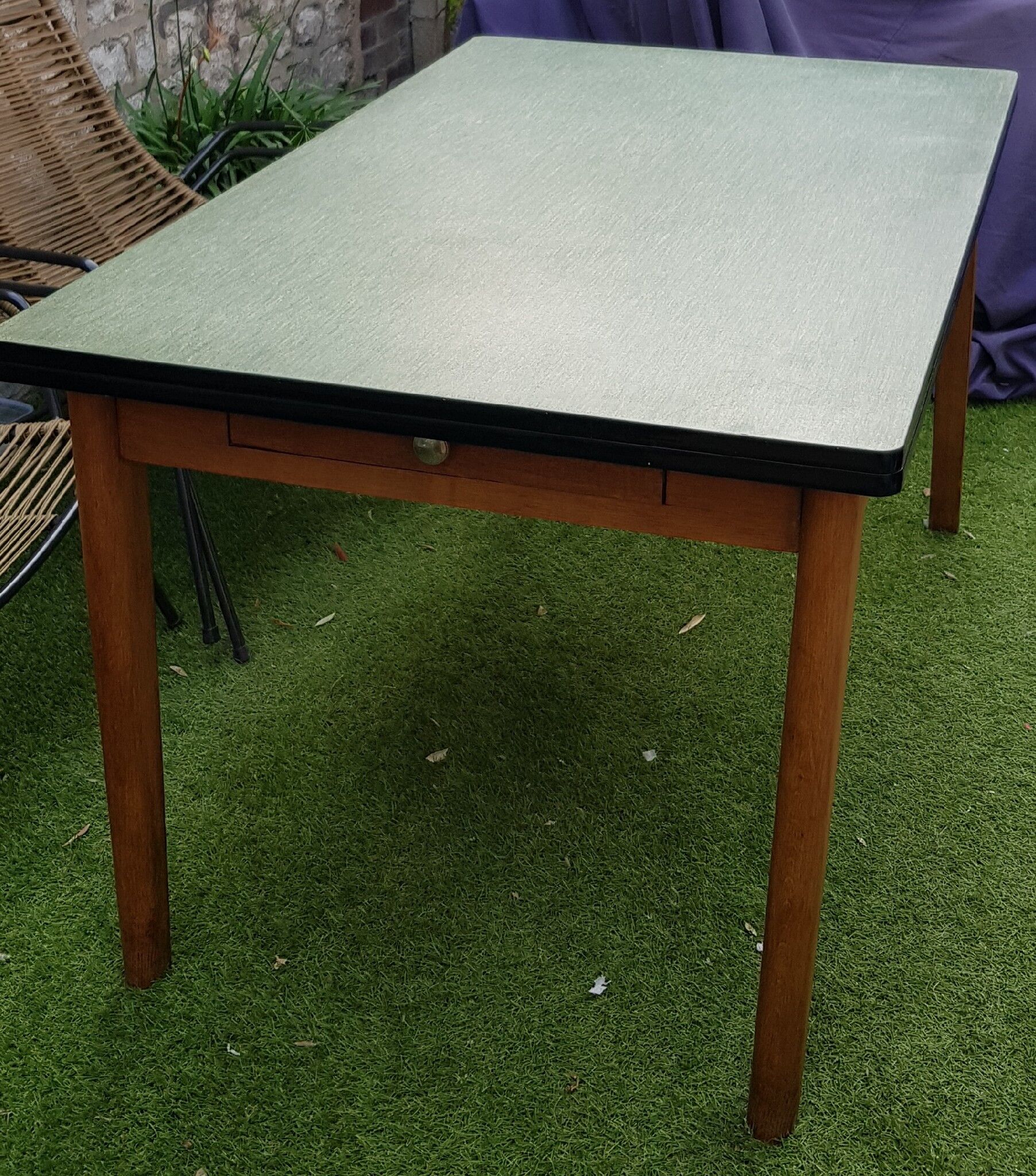Extendable formica table of 1950