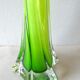 Vase corolle en verre soufflé double couche vert et blanc