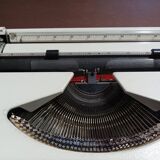 Olympia Traveler de Luxe white typewriter