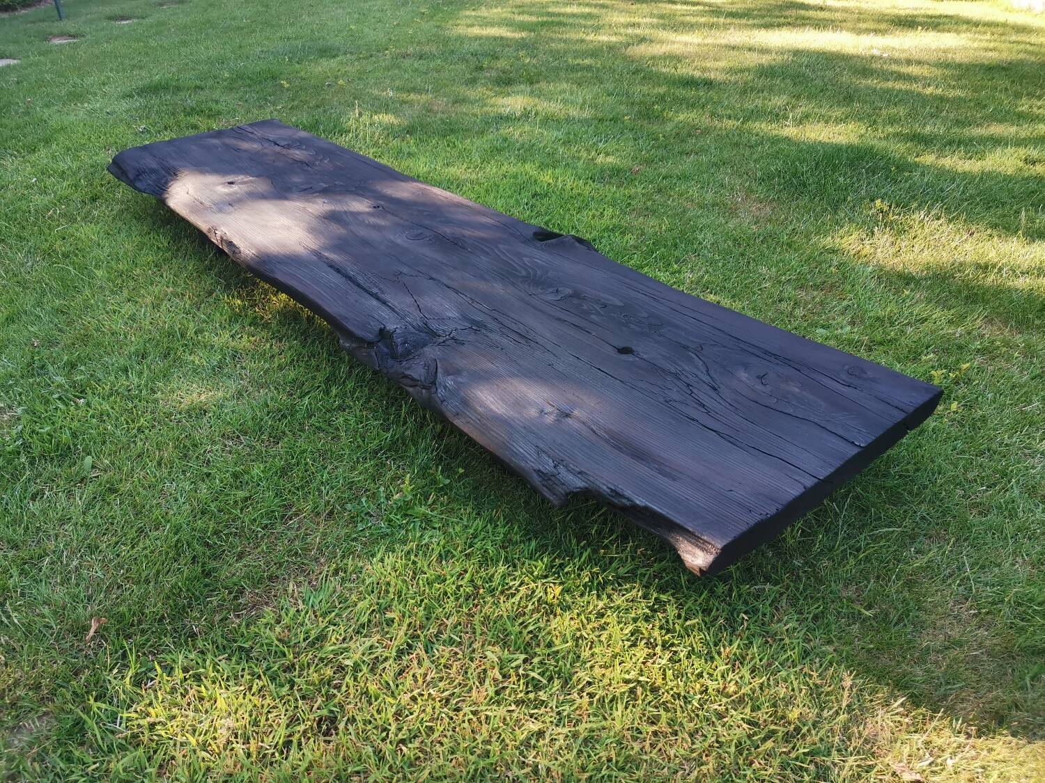 Table basse wabi sabi bois brûlé