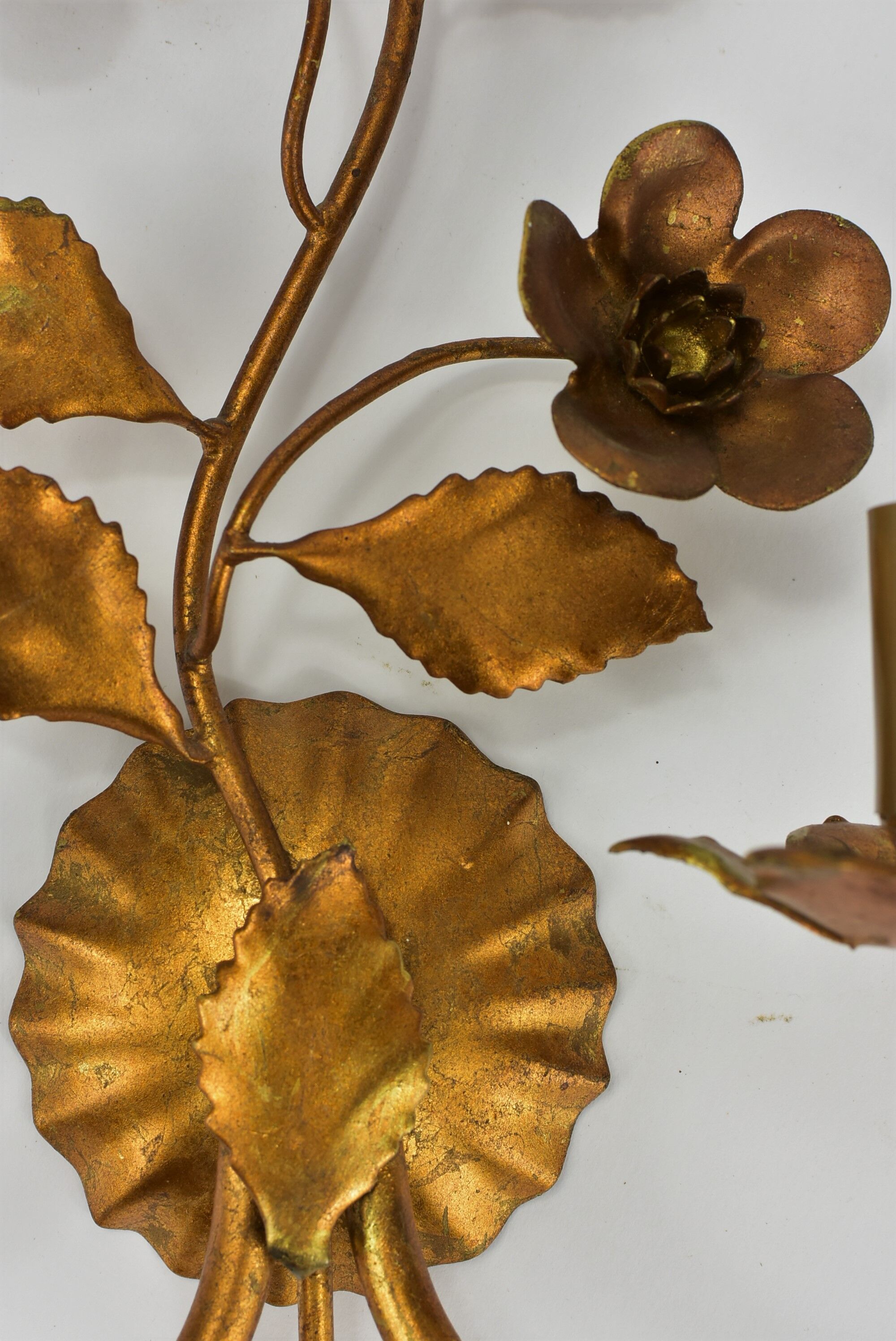 Wall lamp, golden flowers
