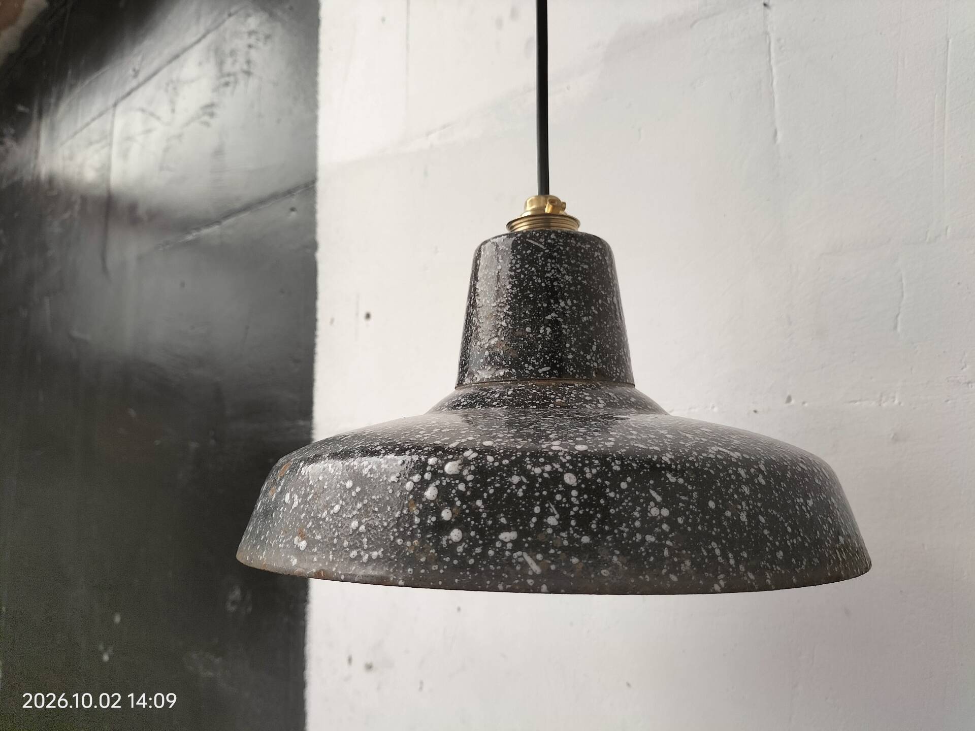 Enamelled sheet suspension