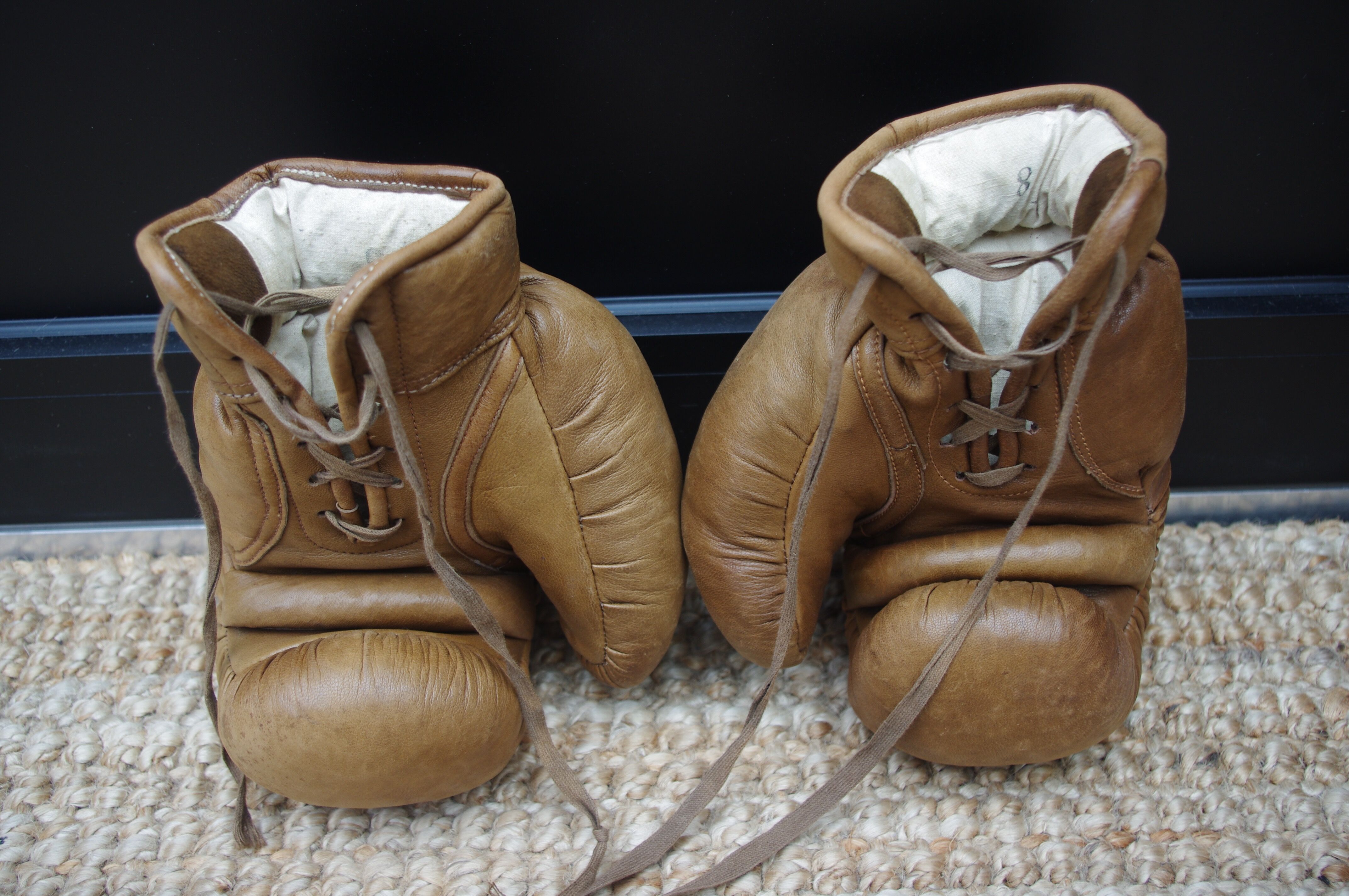 Gants de boxe anciens en cuir Selency