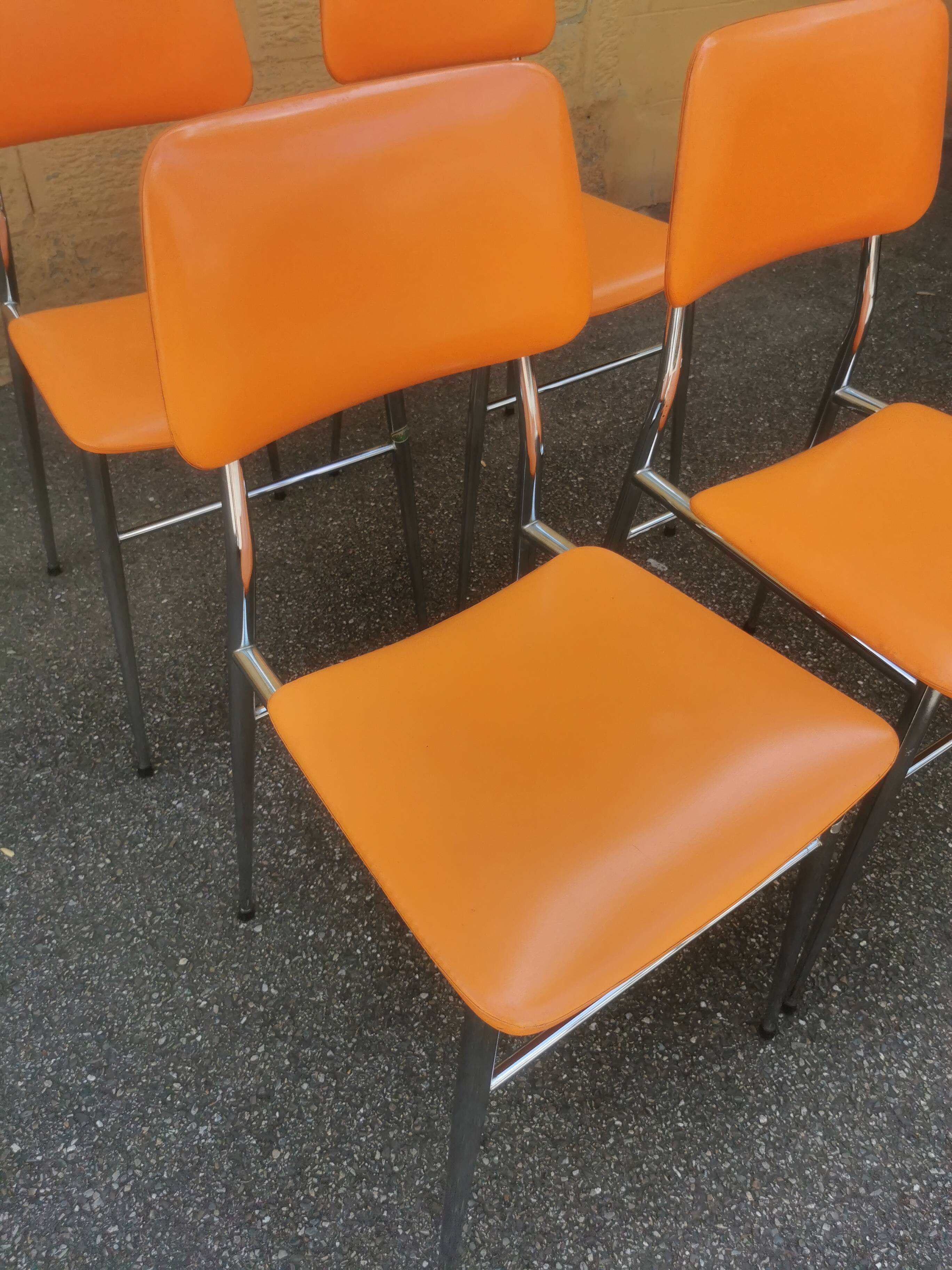 Tubmenager orange vintage chairs