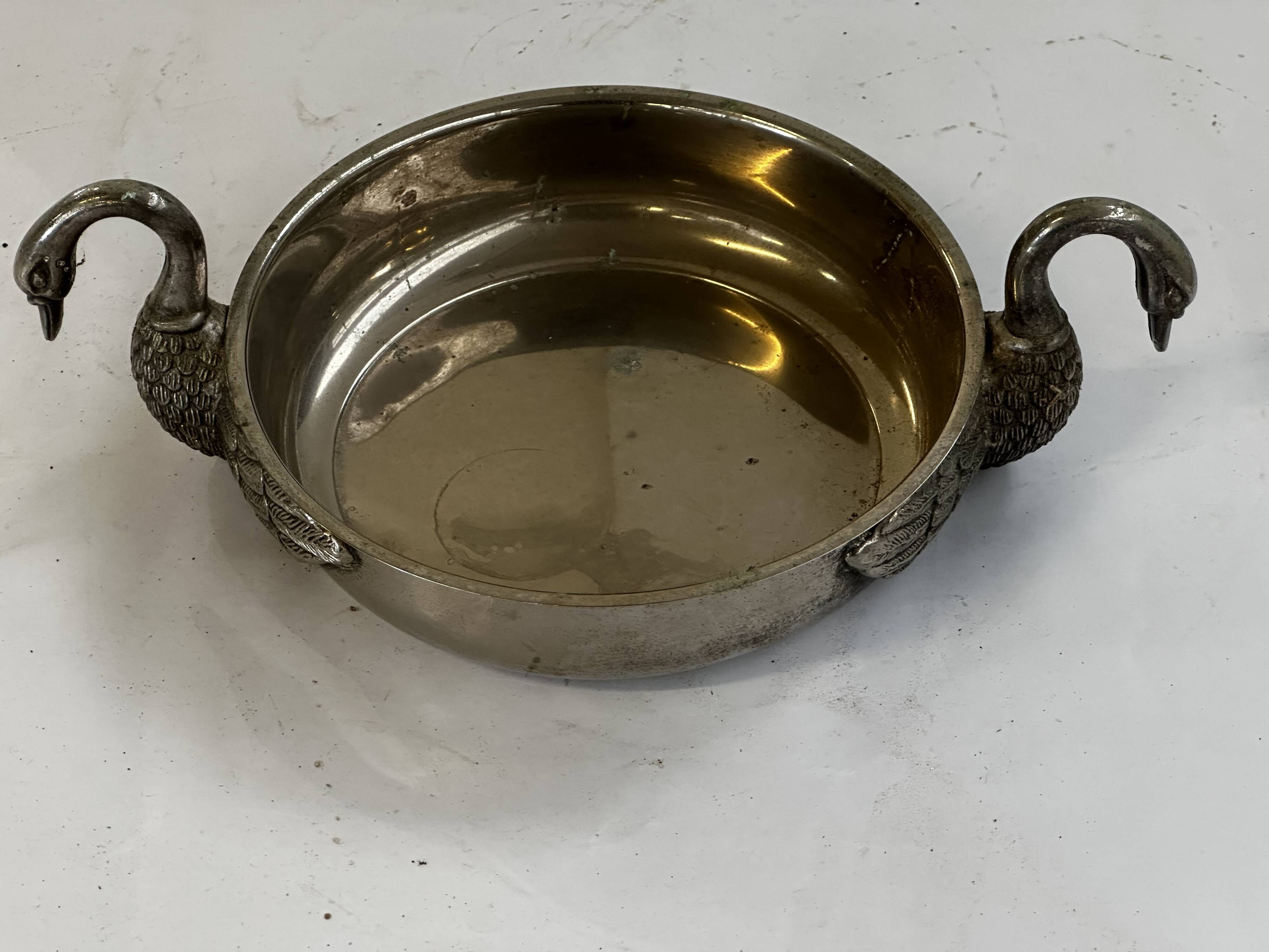 Art Deco silver-plated metal pocket emptier with swan decor