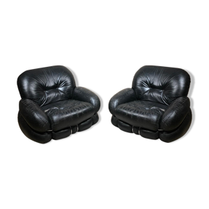 Paire de fauteuils en cuir noir