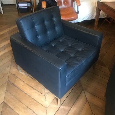 Paire de fauteuils en cuir noir