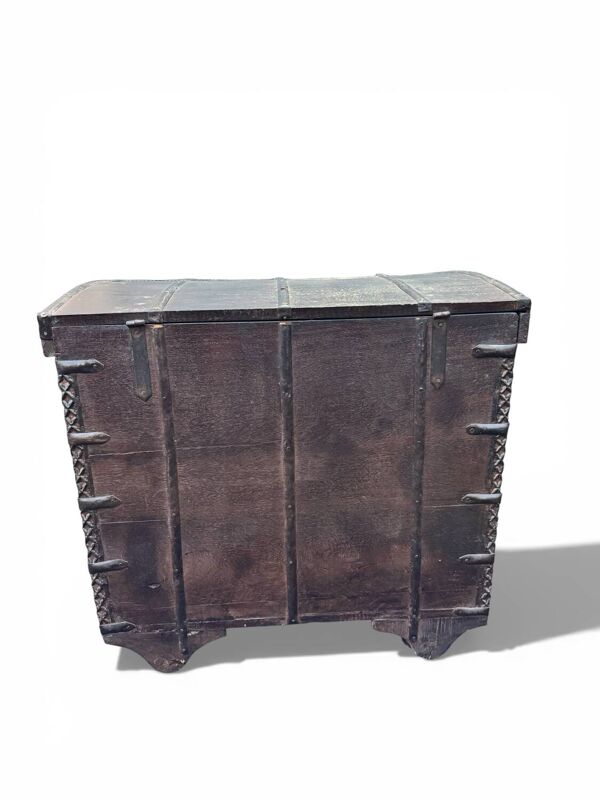 Petit coffre roulant anglo-indien en bois exotique 20eme