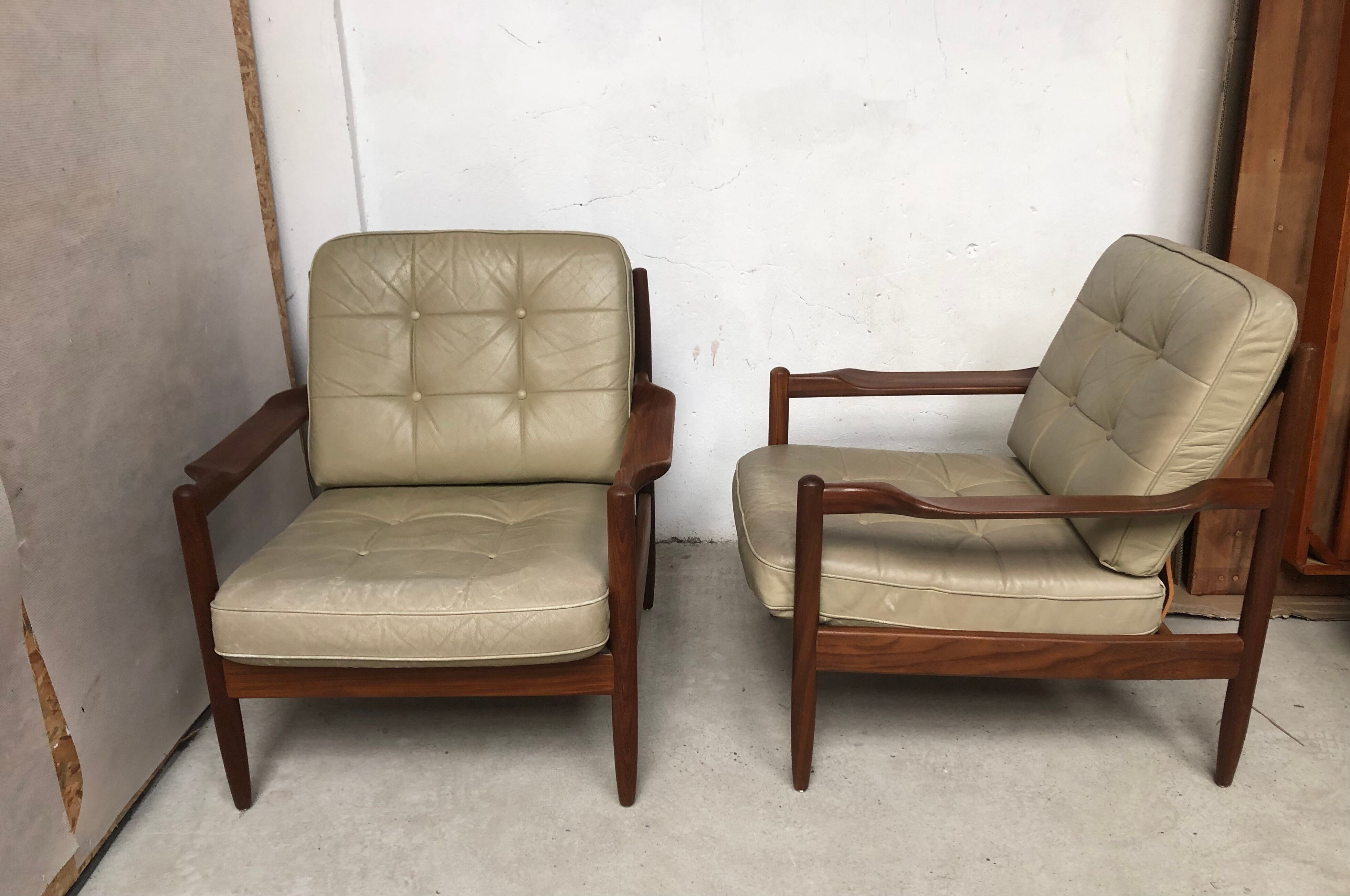Fauteuils scandinaves cuir et teck années 60/70