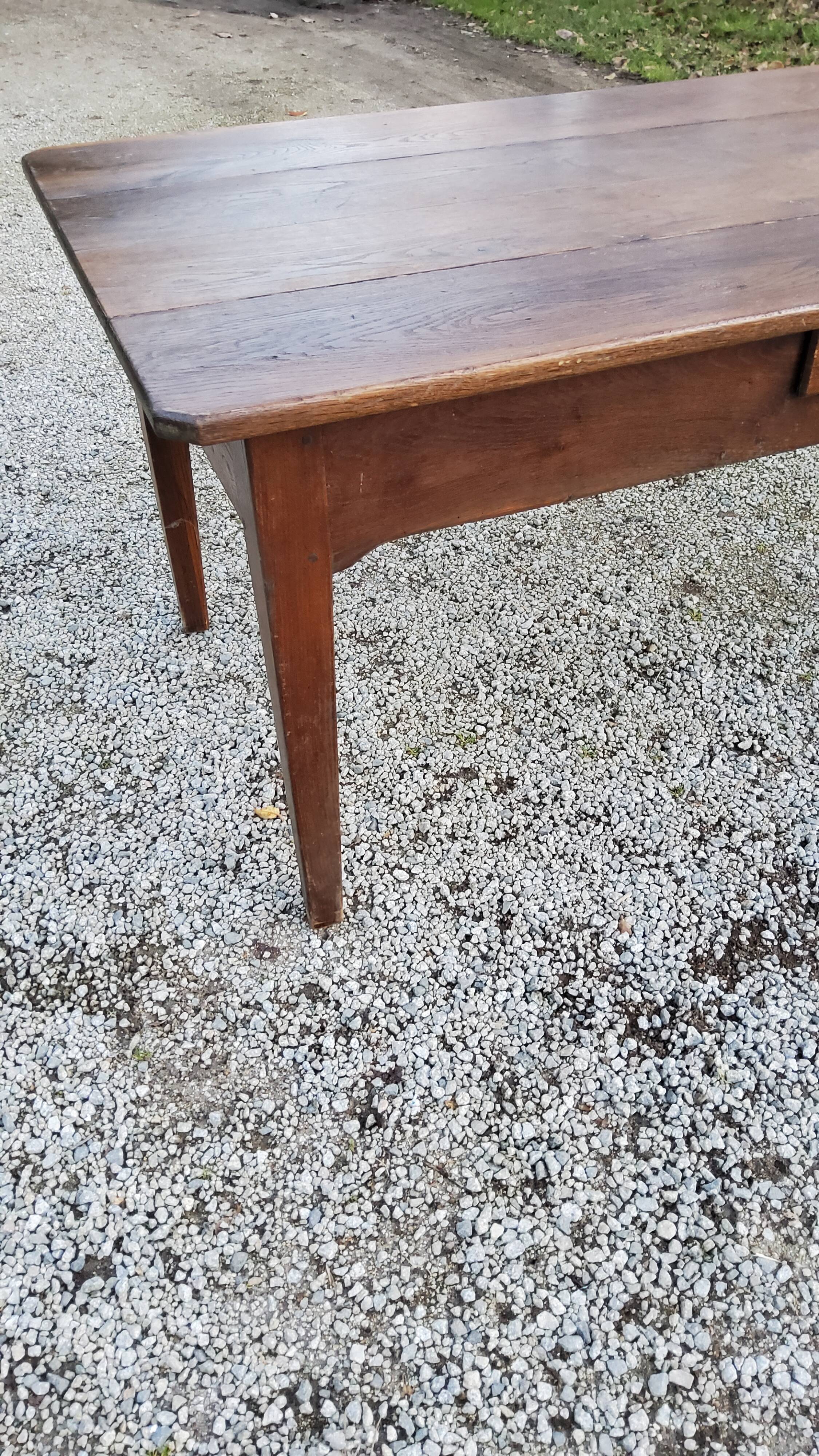 Farmhouse table in oak spindle legs nineteenth century