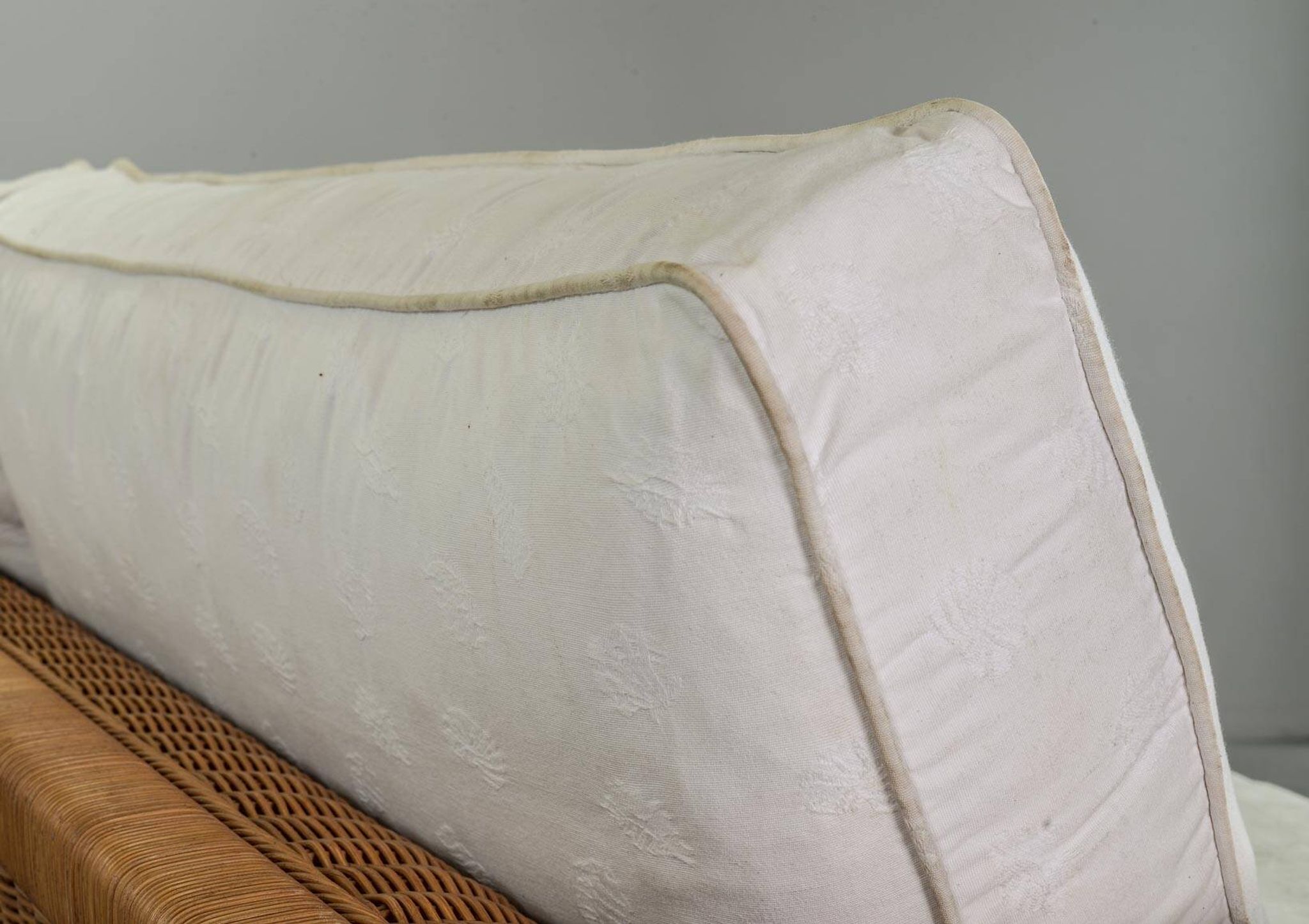 Luxurious Italian Gasparucci Reed White Lounge Greenhouse Sofa. Italy, 1980