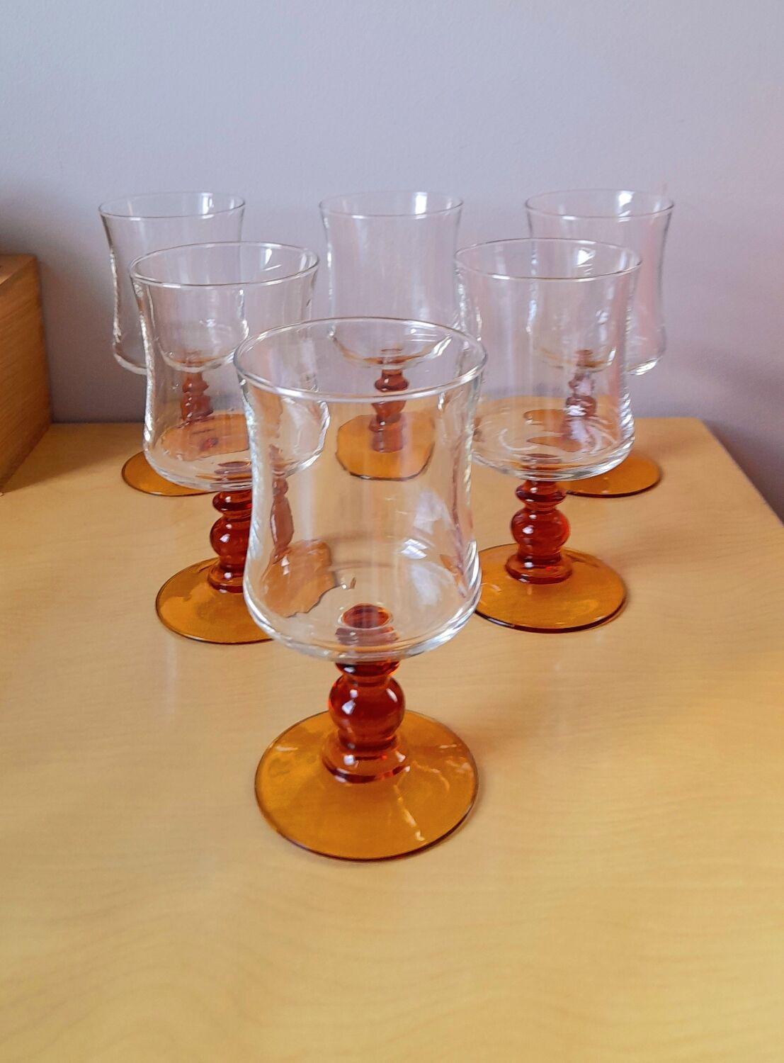 Service of 18 glasses with amber feet 70s