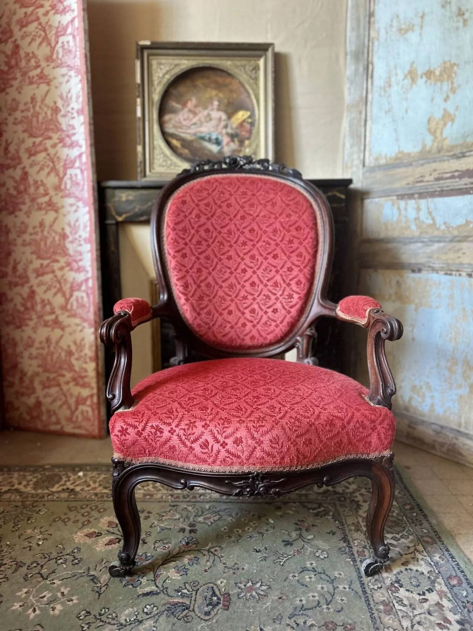 Napoleon III medallion armchair in carved wood and red velvet.