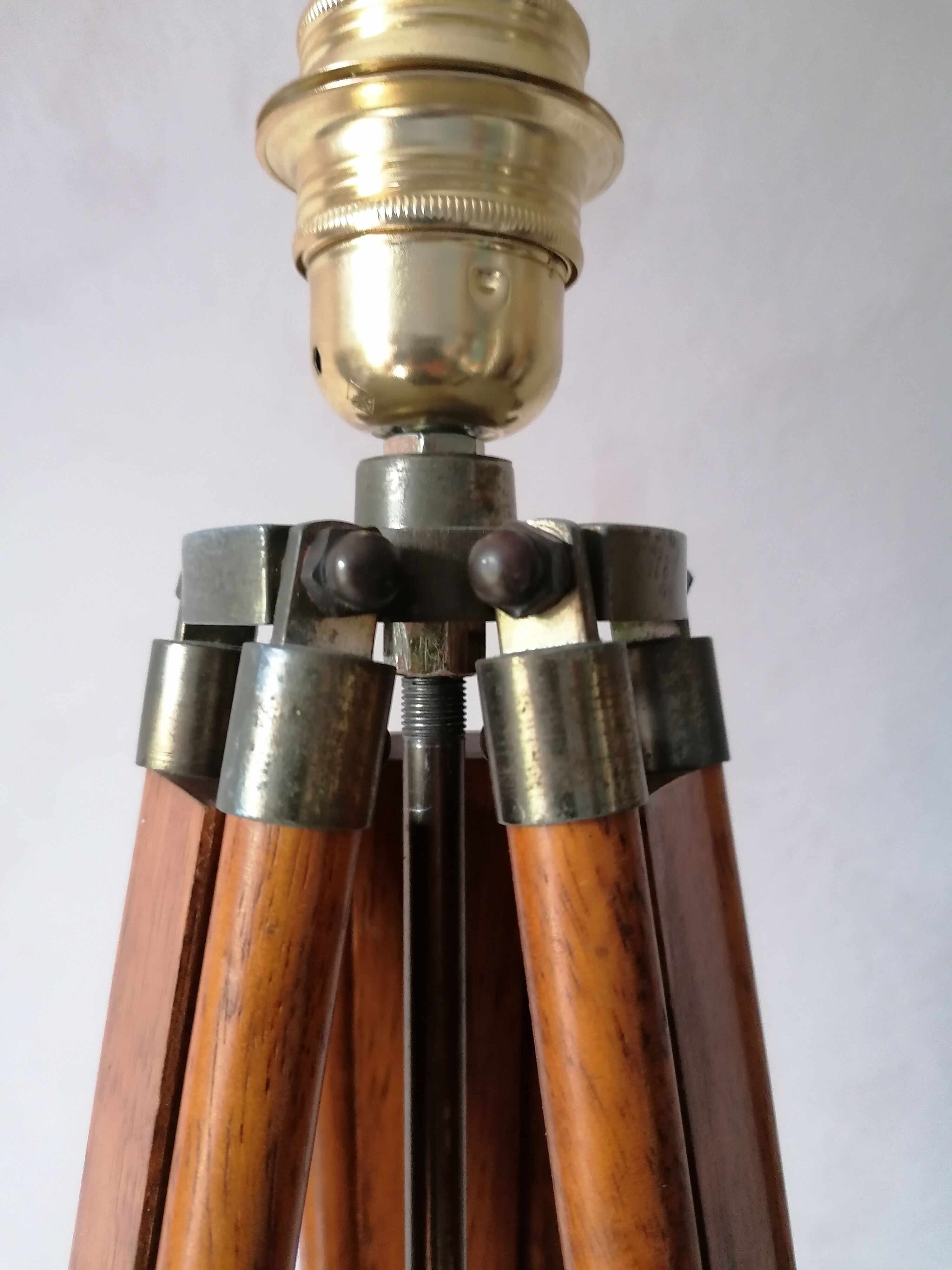 Wooden tripod lamp
