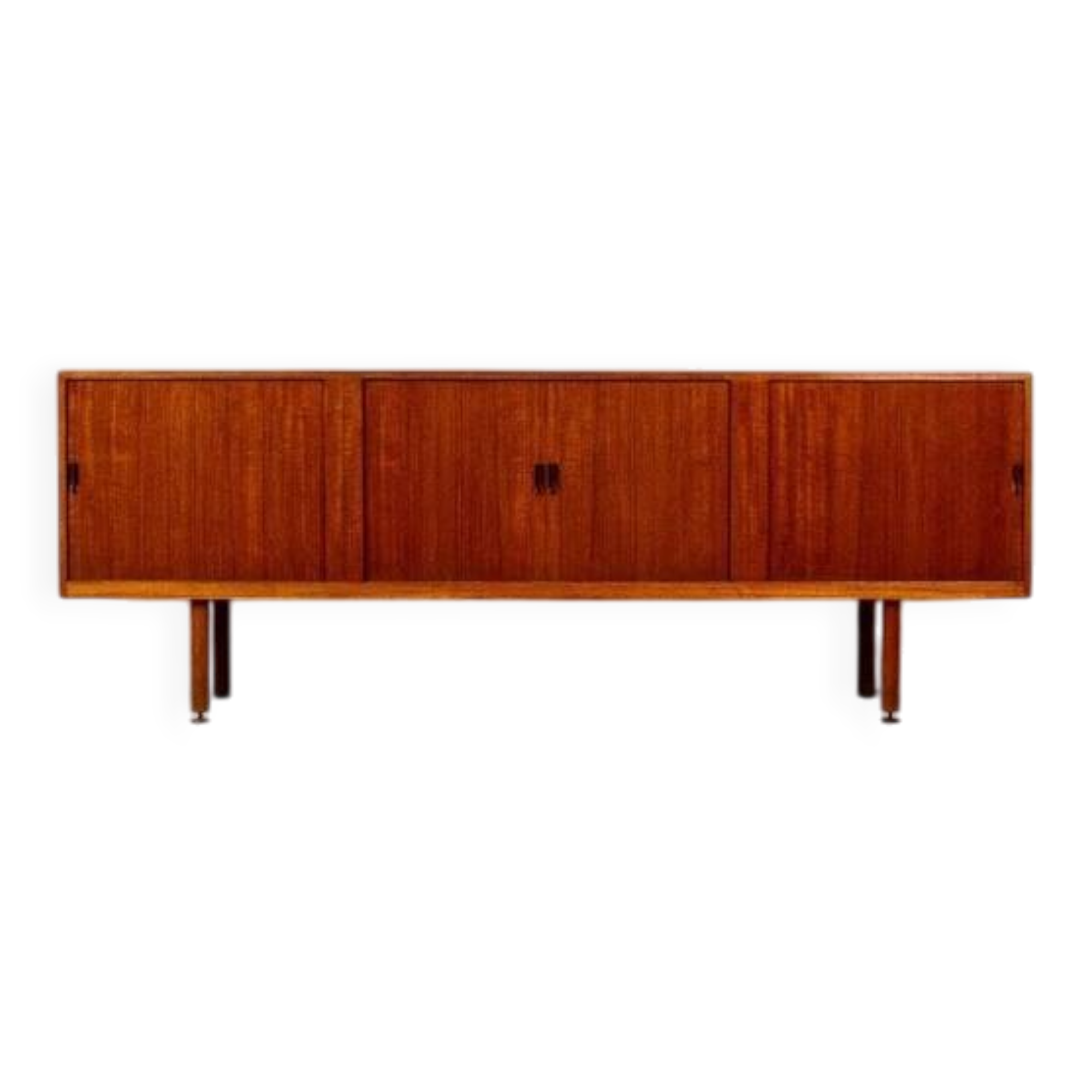 Ejnar Larsen & Aksel Bender sideboard with sliding doors, teak, vintage mid-century Danish design, Næstved Møbelfabrik.