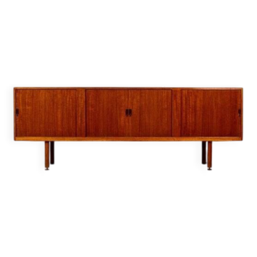 Ejnar Larsen & Aksel Bender sideboard with sliding doors, teak, vintage mid-century Danish design, Næstved Møbelfabrik.