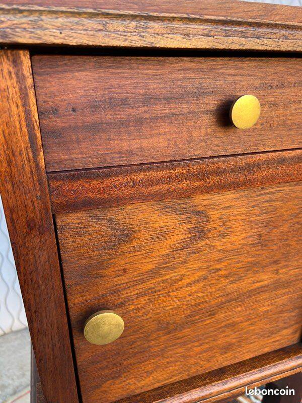 Vintage bedside table in solid wood – curved legs