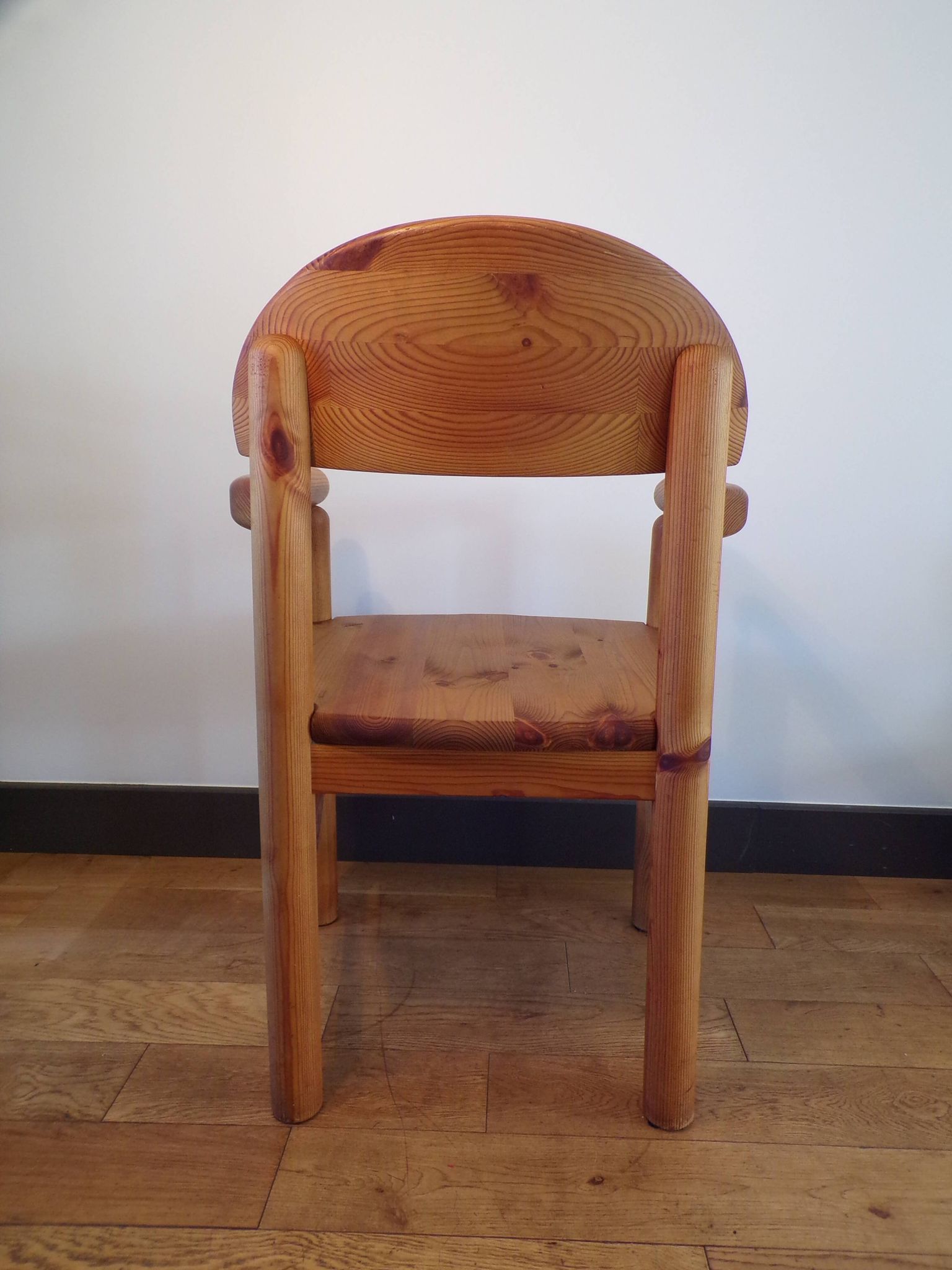 Fauteuil Rainer Daumiller en pin huilé