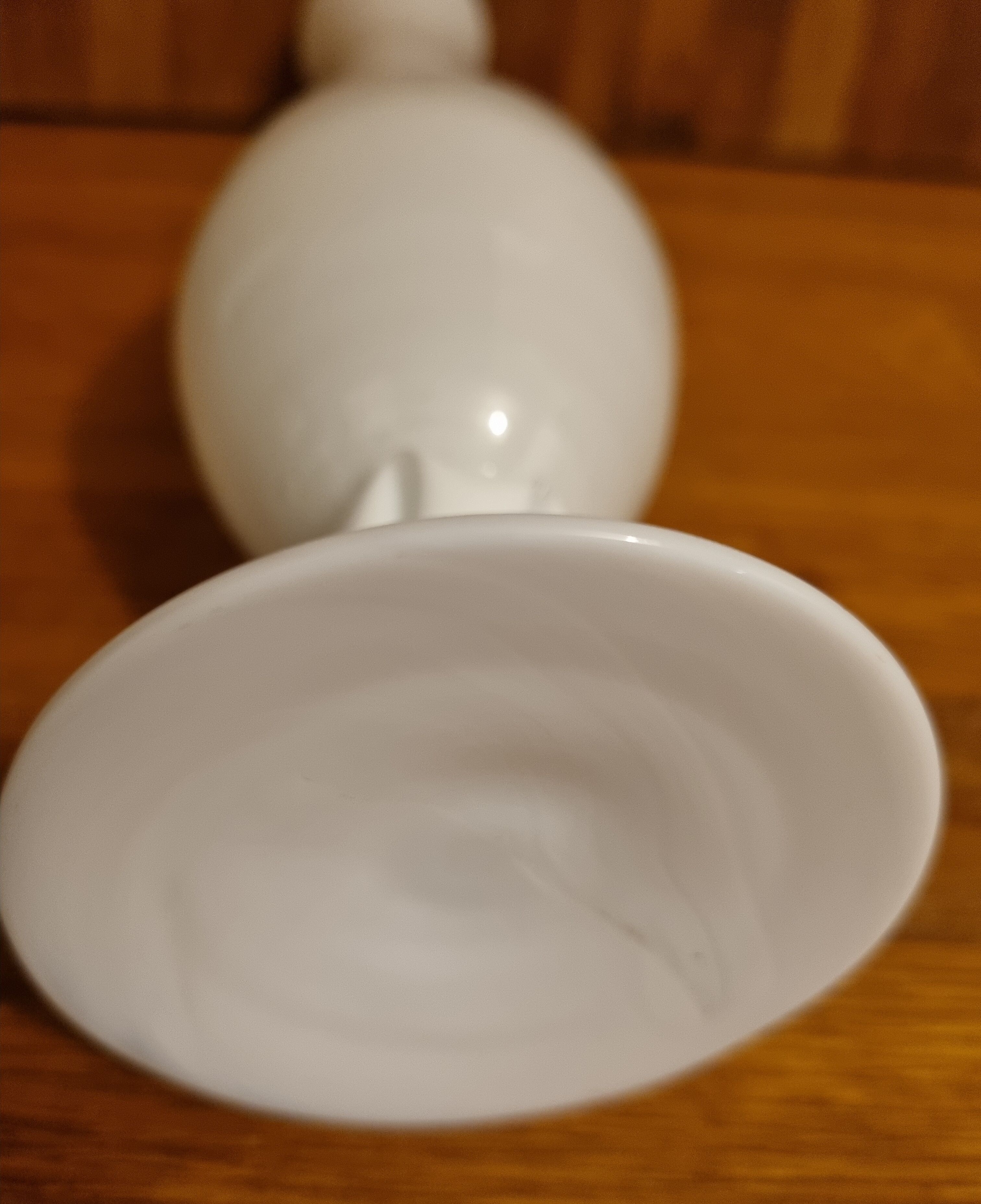 Vase soliflore en opaline blanche