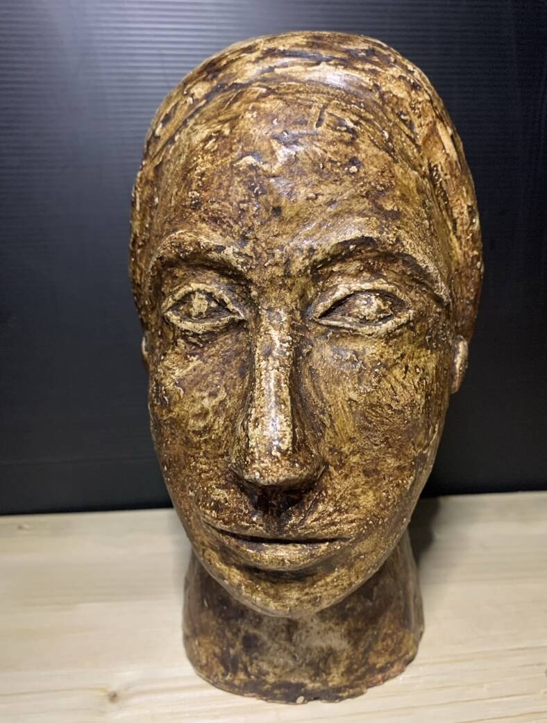 Brutalist head in varnished plaster