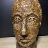Brutalist head in varnished plaster